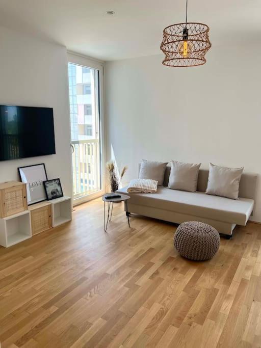 Donaublick Oasis: Stylische Wohnung فيينا المظهر الخارجي الصورة