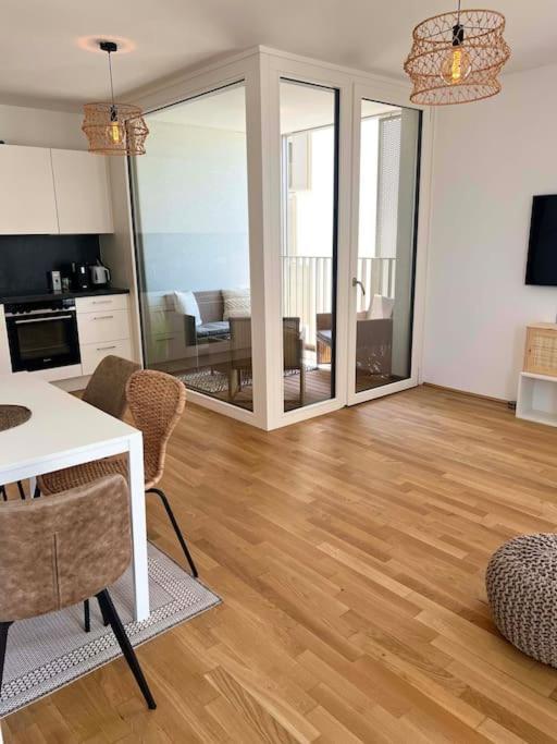 Donaublick Oasis: Stylische Wohnung فيينا المظهر الخارجي الصورة